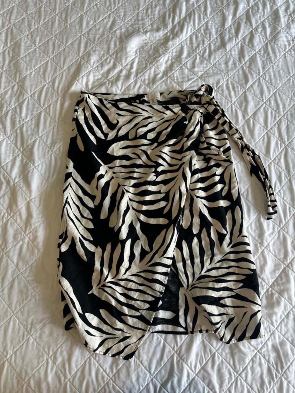 H&M Black and White Zebra Print Midi Skirt size 12
